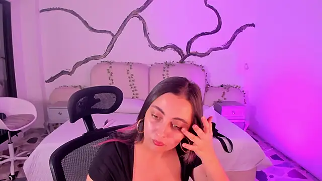 SarahCastro1  online show from September 2025 04:01:01 AM