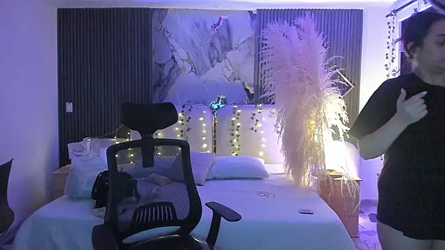 SarahCastro1  online show from February 2026 04:02:02 AM