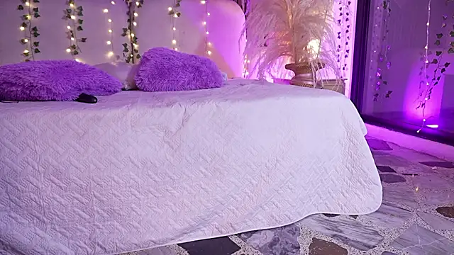 SarahCastro1  online show from March 2026 07:15:01 AM