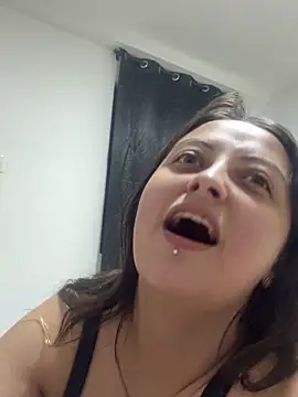 Snapshot of SarahCastro1_ chatting on April 2026 05:01:02 AM SarahCastro1 online show from April 2026 05:01:02 AM