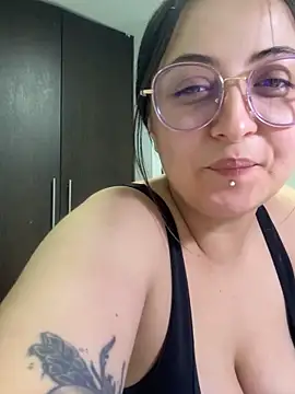 Snapshot of SarahCastro1_ chatting on May 2026 10:40:02 PM SarahCastro1 online show from May 2026 10:40:02 PM
