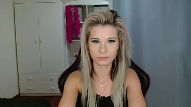 KristineGlow online show from October 2025 03:58:02 PM