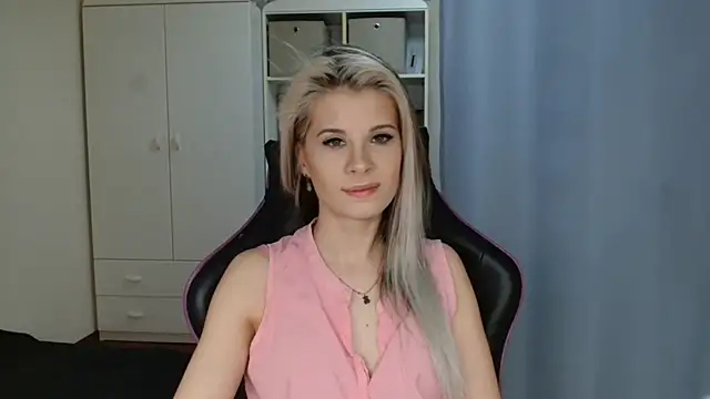 KristineGlow online show from April 2026 06:14:02 AM