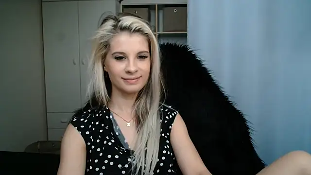 Snapshot of KristineGlow chatting on July 2026 06:25:01 PM KristineGlow online show from July 2026 06:25:01 PM