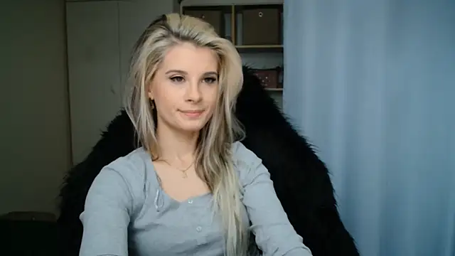 Snapshot of KristineGlow chatting on July 2026 06:31:01 AM KristineGlow online show from July 2026 06:31:01 AM