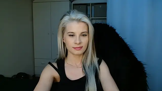 Snapshot of KristineGlow chatting on July 2026 02:21:01 PM KristineGlow online show from July 2026 02:21:01 PM