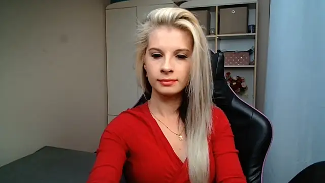 Snapshot of KristineGlow chatting on July 2026 02:24:01 PM KristineGlow online show from July 2026 02:24:01 PM