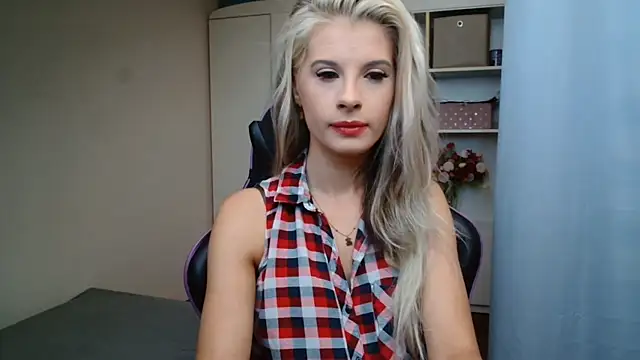 Snapshot of KristineGlow chatting on July 2026 06:31:01 AM KristineGlow online show from July 2026 06:31:01 AM