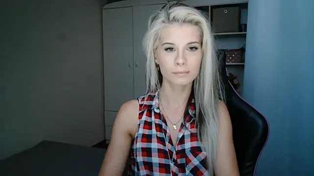 Snapshot of KristineGlow chatting on July 2026 06:20:01 PM KristineGlow online show from July 2026 06:20:01 PM