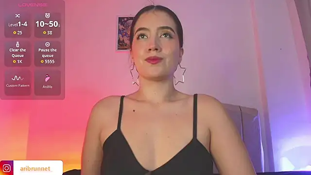 BrunnetAri  online show from June 2026 07:35:01 PM