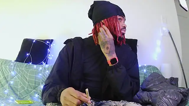 Snapshot of risktakinndolo chatting on November 2025 06:40:02 PM risktakinndolo online show from November 2025 06:40:02 PM