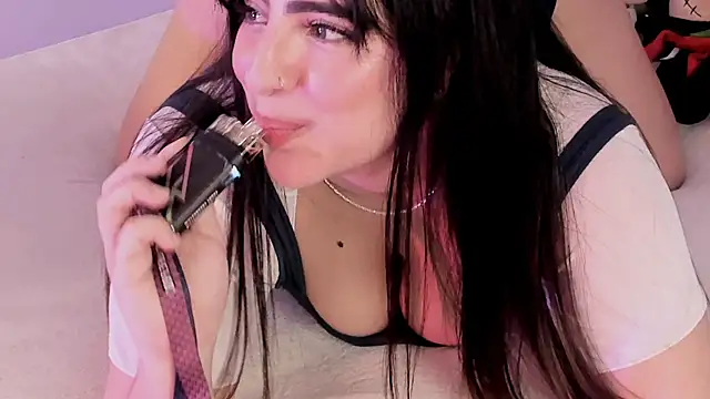 Camila Matinez  online show from November 2025 01:15:02 AM