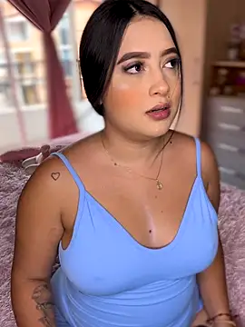 Emiily Moore1 online show from November 2025 05:02:01 PM