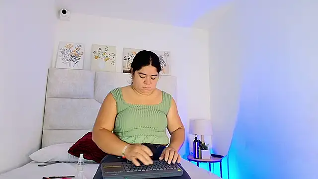 elizawiliamst online show from May 2026 11:49:02 AM