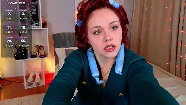 PollyVinice online show from November 2025 04:00:01 AM