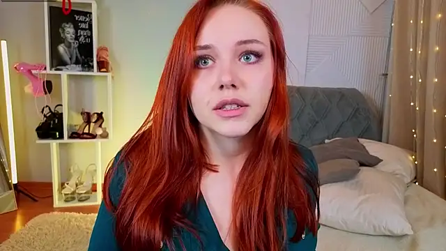 PollyVinice online show from November 2025 12:19:02 PM