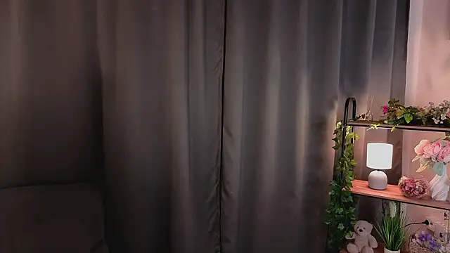 AnnieKim  online show from February 2026 04:33:01 PM