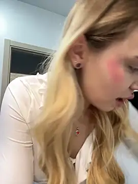 LunaMillie online show from September 2025 04:58:01 AM