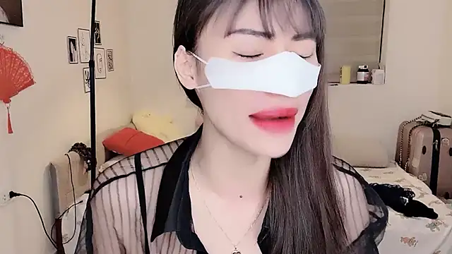 Snapshot of MaiLiiil chatting on October 2025 10:49:01 AM MaiLiiil online show from October 2025 10:49:01 AM