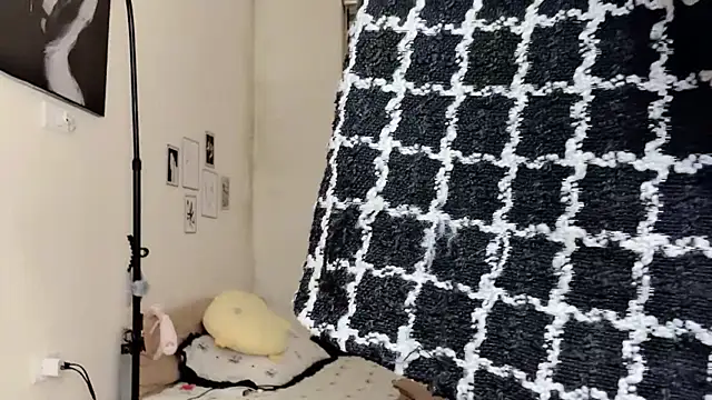 Snapshot of MaiLiiil chatting on January 2026 02:55:01 PM MaiLiiil online show from January 2026 02:55:01 PM