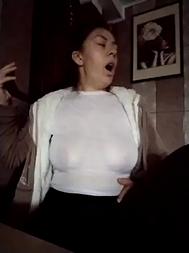 LenaBloomy online show from November 2025 01:06:01 PM