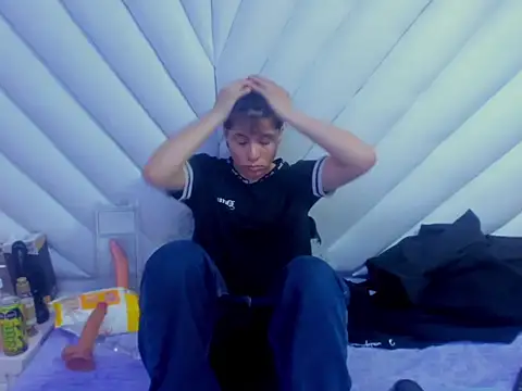 Bruno Cruzz online show from November 2025 03:43:02 AM