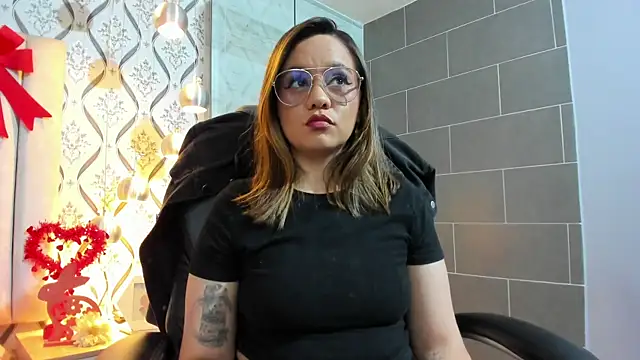 Sky Junne online show from November 2025 05:44:02 PM