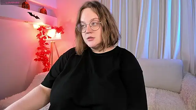 Alissa S online show from October 2025 04:19:02 PM