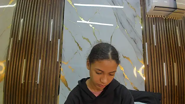 Snapshot of VictoriaDuart chatting on June 2026 08:20:02 PM VictoriaDuart online show from June 2026 08:20:02 PM