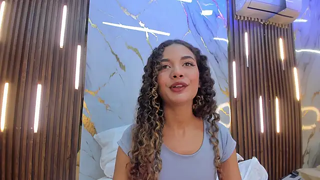 Snapshot of VictoriaDuart chatting on June 2026 08:08:01 PM VictoriaDuart online show from June 2026 08:08:01 PM