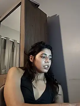 Maricamposs online show from November 2025 07:37:01 PM