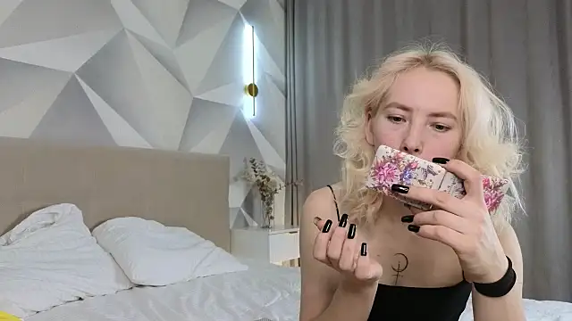 JuliannaWenger online show from December 2025 04:13:01 PM