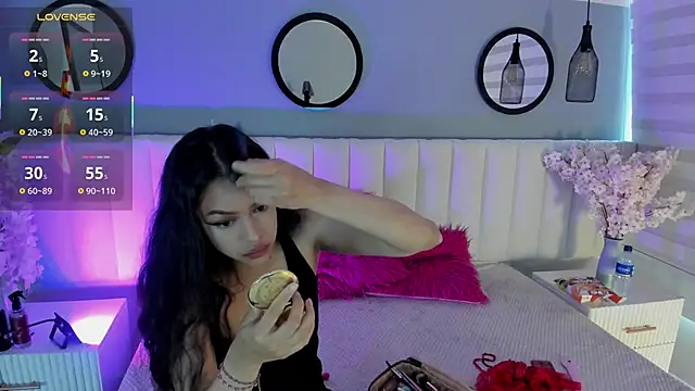 Mila Hank  online show from November 2025 12:20:01 PM