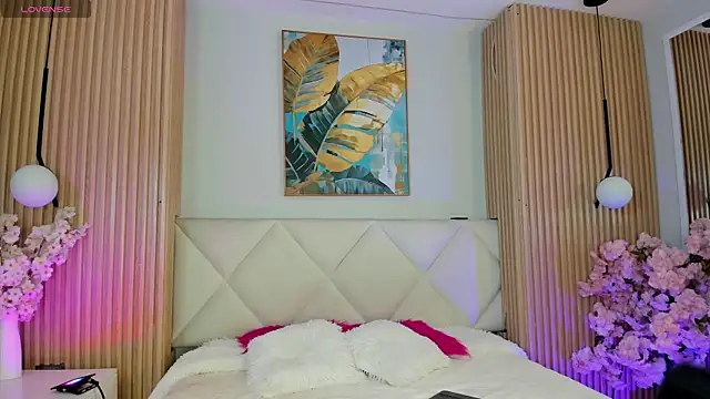 Mila Hank  online show from April 2026 12:10:01 PM