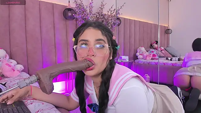 LizzyOlsen online show from October 2025 07:34:01 PM