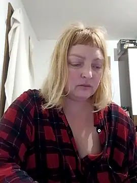 LiluLiluLilu online show from April 2026 06:43:01 PM