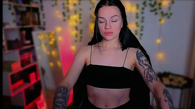 raspberry  girl  online show from September 2025 08:42:01 PM