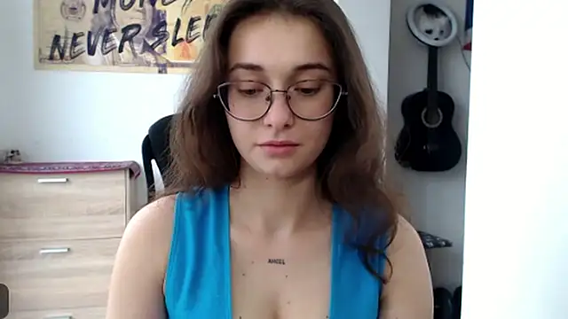 HotAnna2004 online show from September 2025 12:38:02 PM