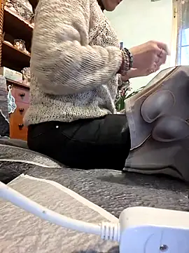 Snapshot of TigreBianca27 chatting on February 2026 04:17:01 PM TigreBianca27 online show from February 2026 04:17:01 PM