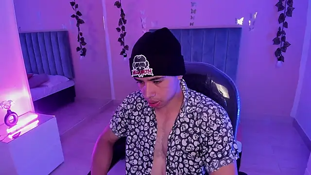 Muscle Scott online show from November 2025 12:33:01 PM