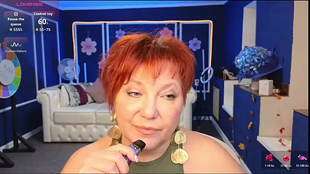 Kira Kenett online show from November 2025 06:02:02 AM