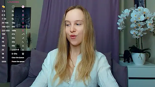 SoonMoor online show from April 2026 06:39:01 PM