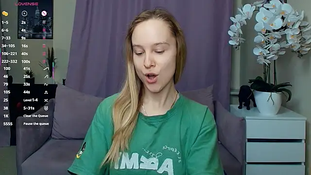 SoonMoor online show from April 2026 06:38:01 PM