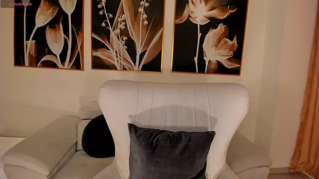 LucyWeiss  online show from October 2025 08:00:02 PM