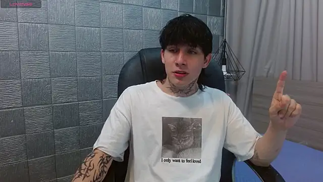 Iantwink18 online show from November 2025 03:20:02 AM