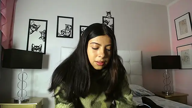 Snapshot of Maia_Reficco chatting on October 2025 12:30:01 PM Maia Reficco online show from October 2025 12:30:01 PM