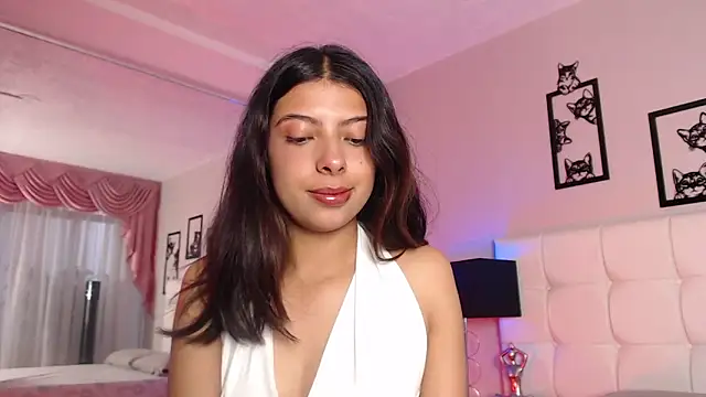 Snapshot of Maia_Reficco chatting on November 2025 01:10:01 PM Maia Reficco online show from November 2025 01:10:01 PM