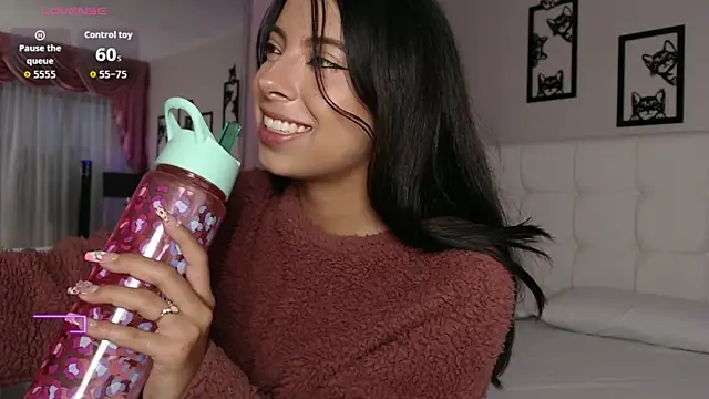 Snapshot of Maia_Reficco chatting on December 2025 08:07:02 PM Maia Reficco online show from December 2025 08:07:02 PM