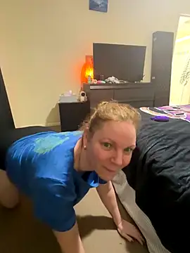 aussiepeaches online show from November 2025 02:06:02 PM