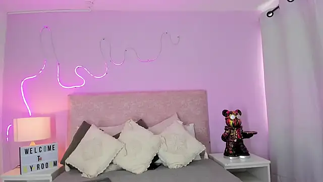 EmaRae1499 online show from October 2025 07:58:02 PM